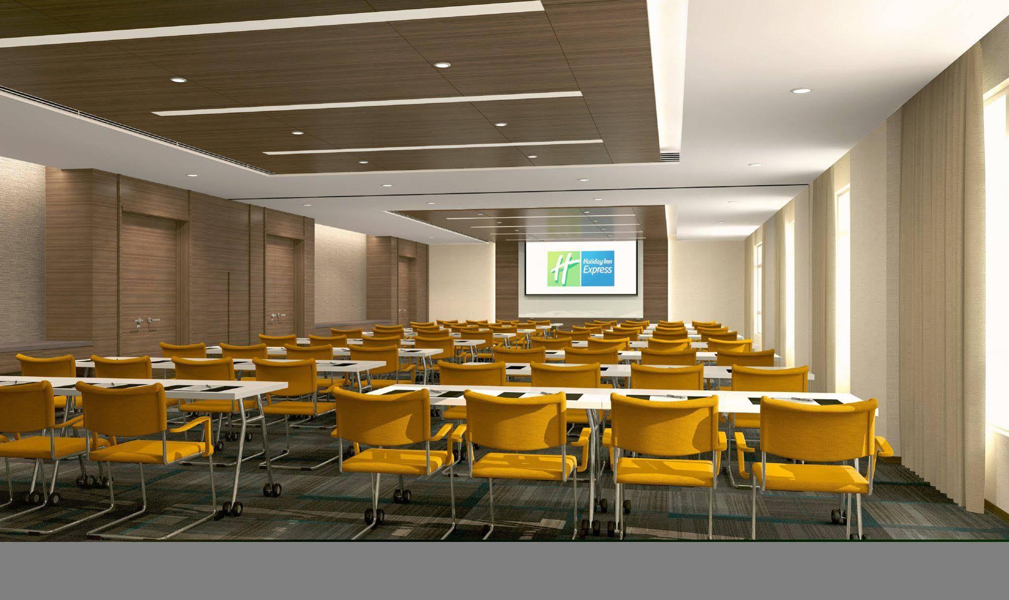 Holiday Inn Express Chengdu Huanhuaxi By Ihg-Near Jinsha Site Musem,Near Wuhou Temple Museum,Welcome Drinks,Free Gym,Free Self-Service Laundry เฉิงตู ภายนอก รูปภาพ