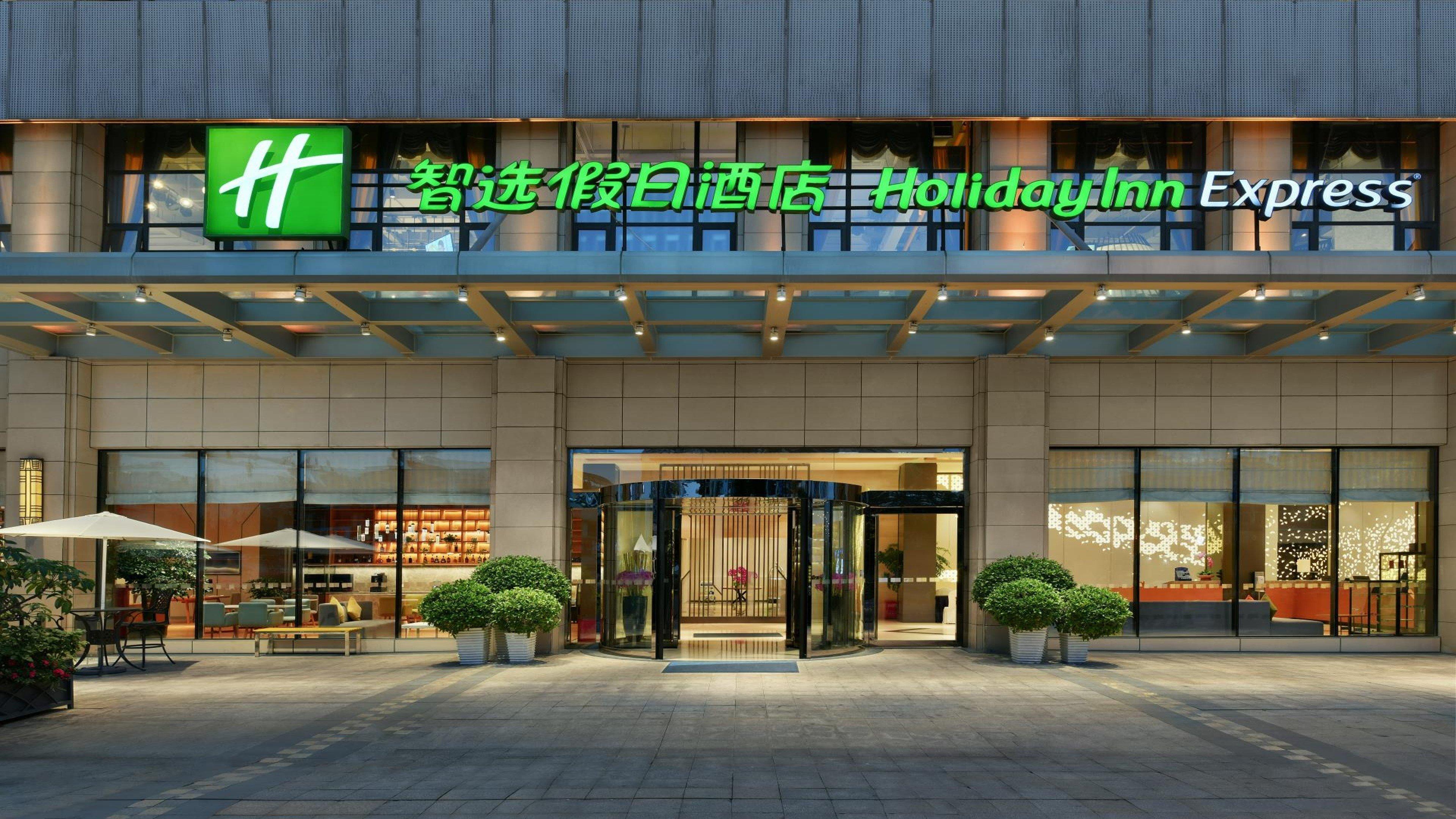 Holiday Inn Express Chengdu Huanhuaxi By Ihg-Near Jinsha Site Musem,Near Wuhou Temple Museum,Welcome Drinks,Free Gym,Free Self-Service Laundry เฉิงตู ภายนอก รูปภาพ