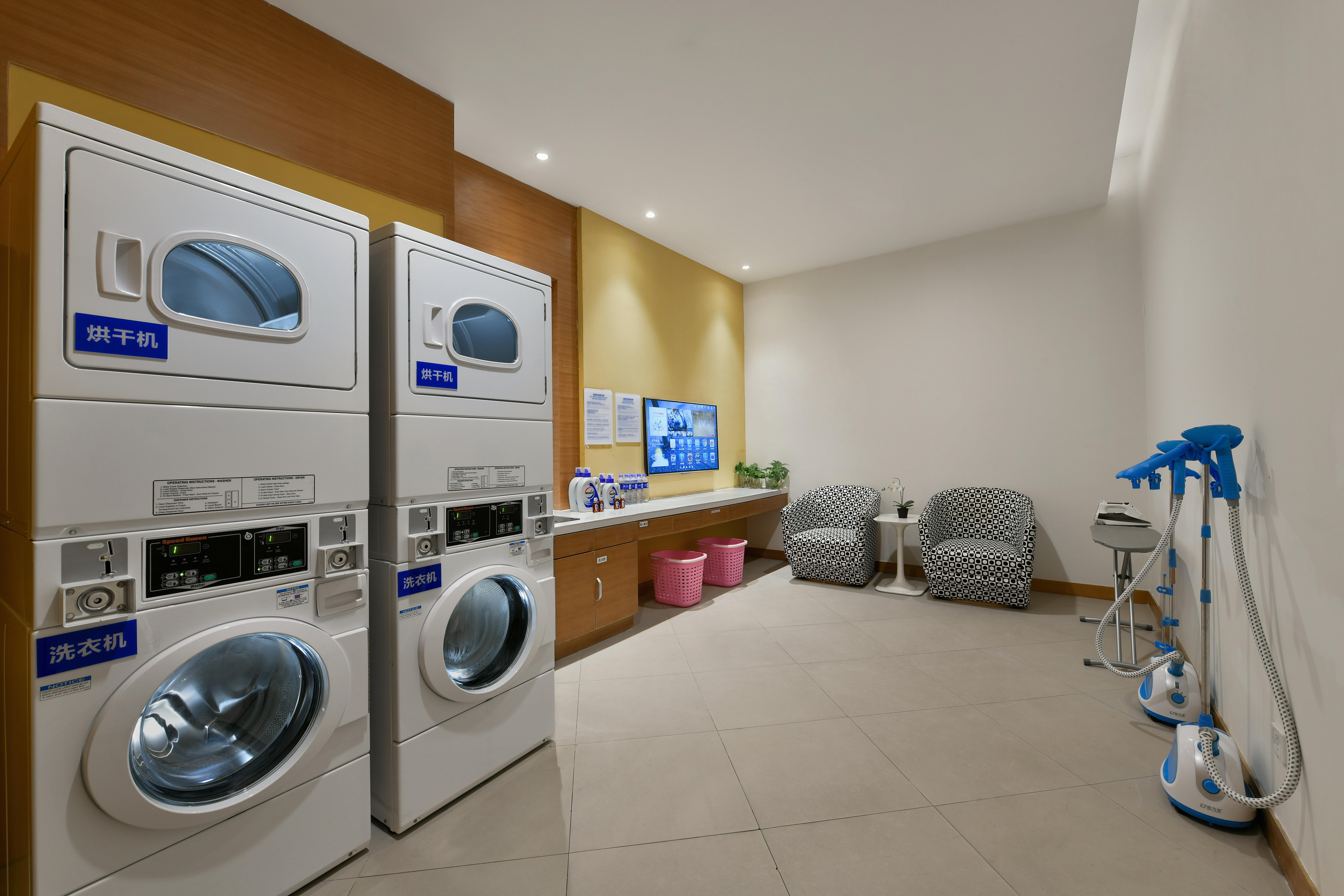 Holiday Inn Express Chengdu Huanhuaxi By Ihg-Near Jinsha Site Musem,Near Wuhou Temple Museum,Welcome Drinks,Free Gym,Free Self-Service Laundry เฉิงตู ภายนอก รูปภาพ
