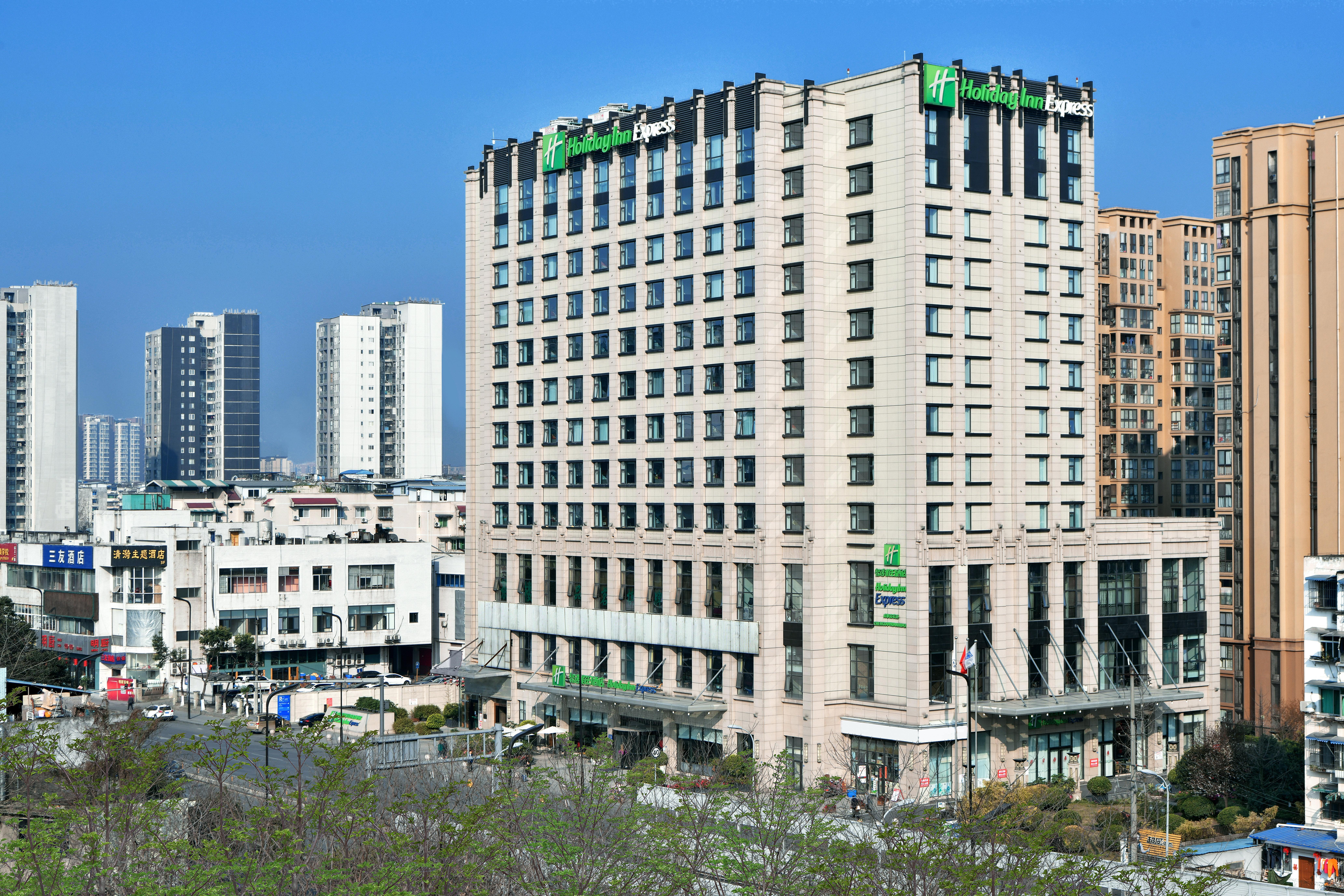 Holiday Inn Express Chengdu Huanhuaxi By Ihg-Near Jinsha Site Musem,Near Wuhou Temple Museum,Welcome Drinks,Free Gym,Free Self-Service Laundry เฉิงตู ภายนอก รูปภาพ
