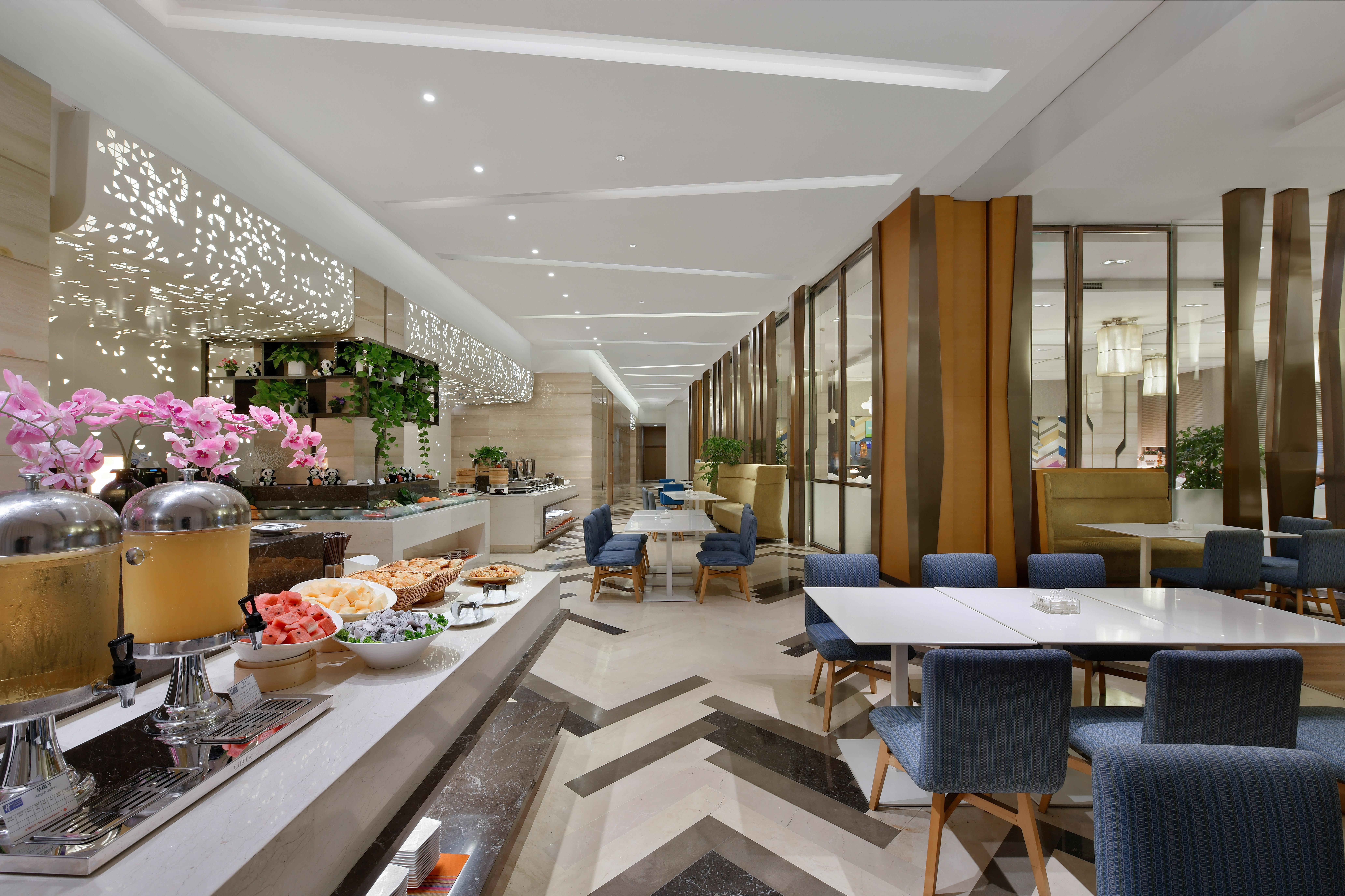 Holiday Inn Express Chengdu Huanhuaxi By Ihg-Near Jinsha Site Musem,Near Wuhou Temple Museum,Welcome Drinks,Free Gym,Free Self-Service Laundry เฉิงตู ภายนอก รูปภาพ