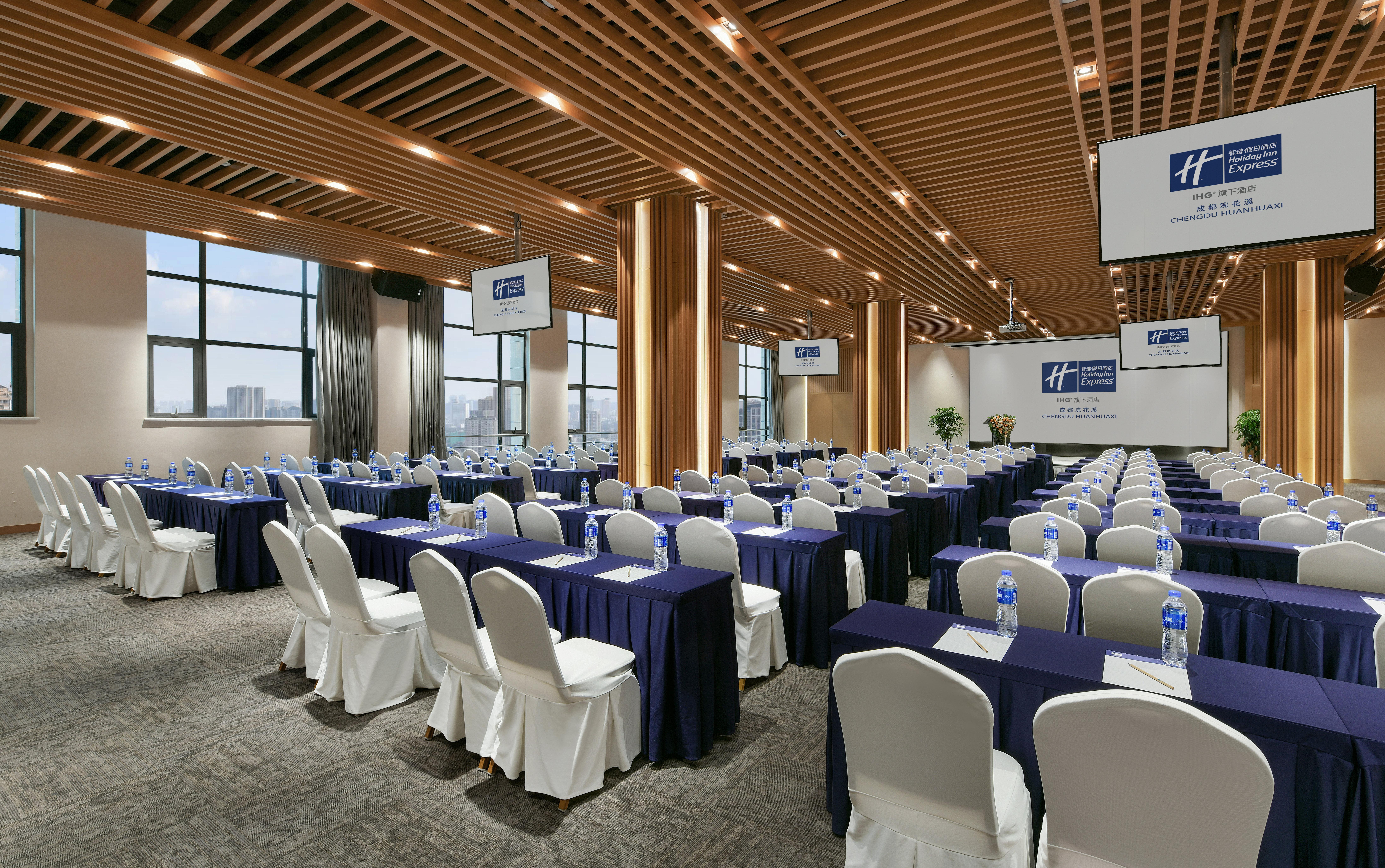 Holiday Inn Express Chengdu Huanhuaxi By Ihg-Near Jinsha Site Musem,Near Wuhou Temple Museum,Welcome Drinks,Free Gym,Free Self-Service Laundry เฉิงตู ภายนอก รูปภาพ