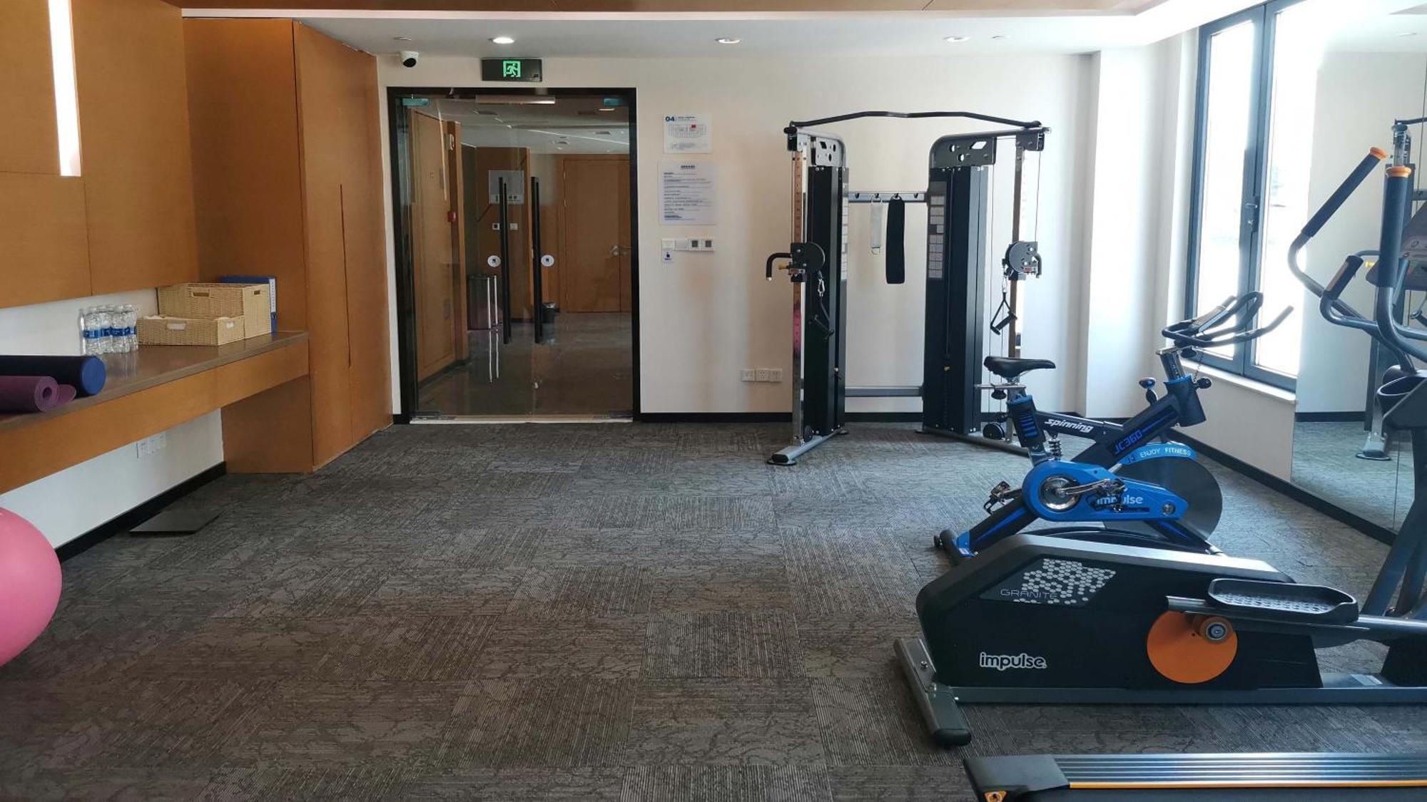 Holiday Inn Express Chengdu Huanhuaxi By Ihg-Near Jinsha Site Musem,Near Wuhou Temple Museum,Welcome Drinks,Free Gym,Free Self-Service Laundry เฉิงตู ภายนอก รูปภาพ