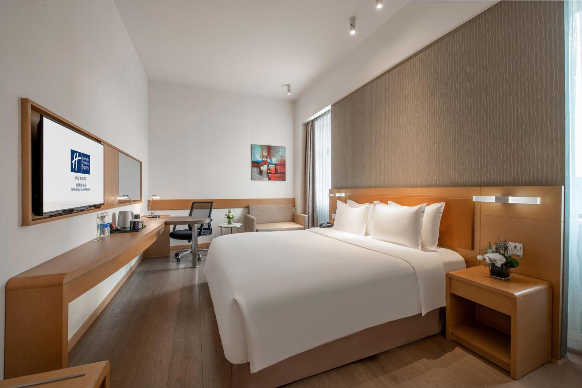 Holiday Inn Express Chengdu Huanhuaxi By Ihg-Near Jinsha Site Musem,Near Wuhou Temple Museum,Welcome Drinks,Free Gym,Free Self-Service Laundry เฉิงตู ภายนอก รูปภาพ