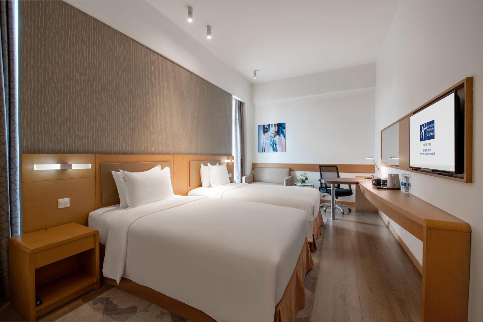 Holiday Inn Express Chengdu Huanhuaxi By Ihg-Near Jinsha Site Musem,Near Wuhou Temple Museum,Welcome Drinks,Free Gym,Free Self-Service Laundry เฉิงตู ภายนอก รูปภาพ
