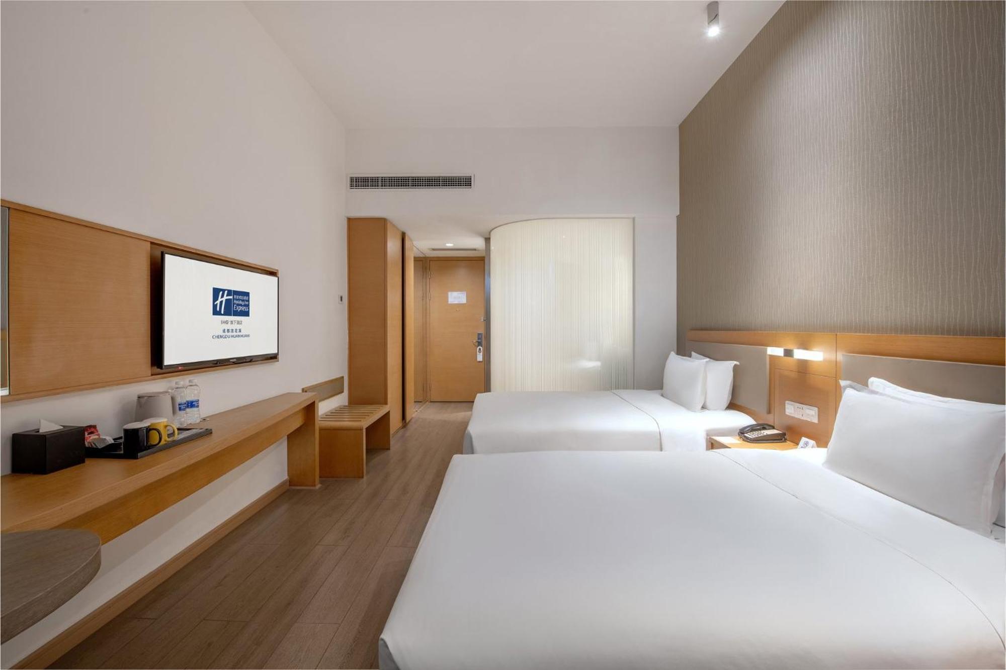Holiday Inn Express Chengdu Huanhuaxi By Ihg-Near Jinsha Site Musem,Near Wuhou Temple Museum,Welcome Drinks,Free Gym,Free Self-Service Laundry เฉิงตู ภายนอก รูปภาพ