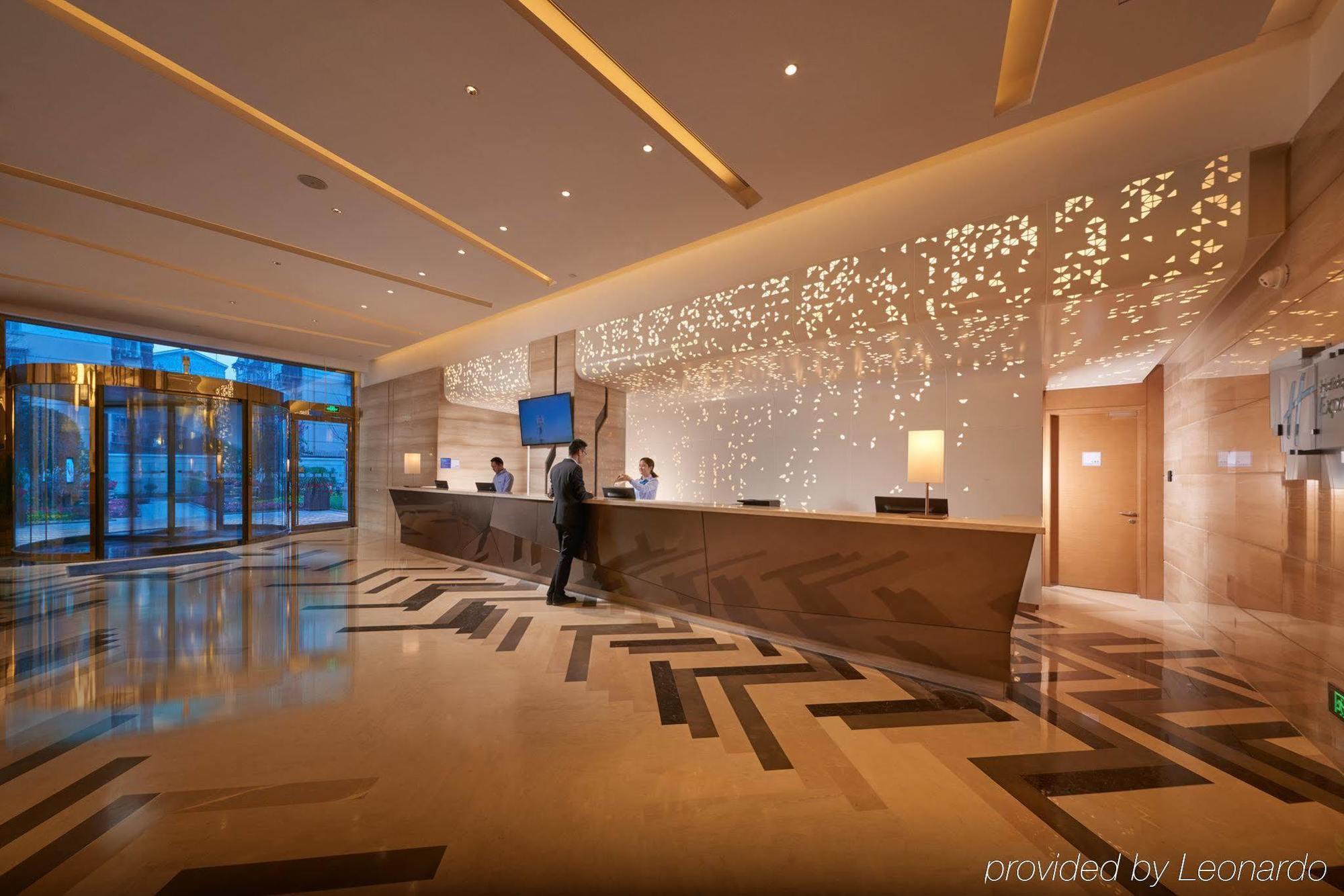 Holiday Inn Express Chengdu Huanhuaxi By Ihg-Near Jinsha Site Musem,Near Wuhou Temple Museum,Welcome Drinks,Free Gym,Free Self-Service Laundry เฉิงตู ภายนอก รูปภาพ