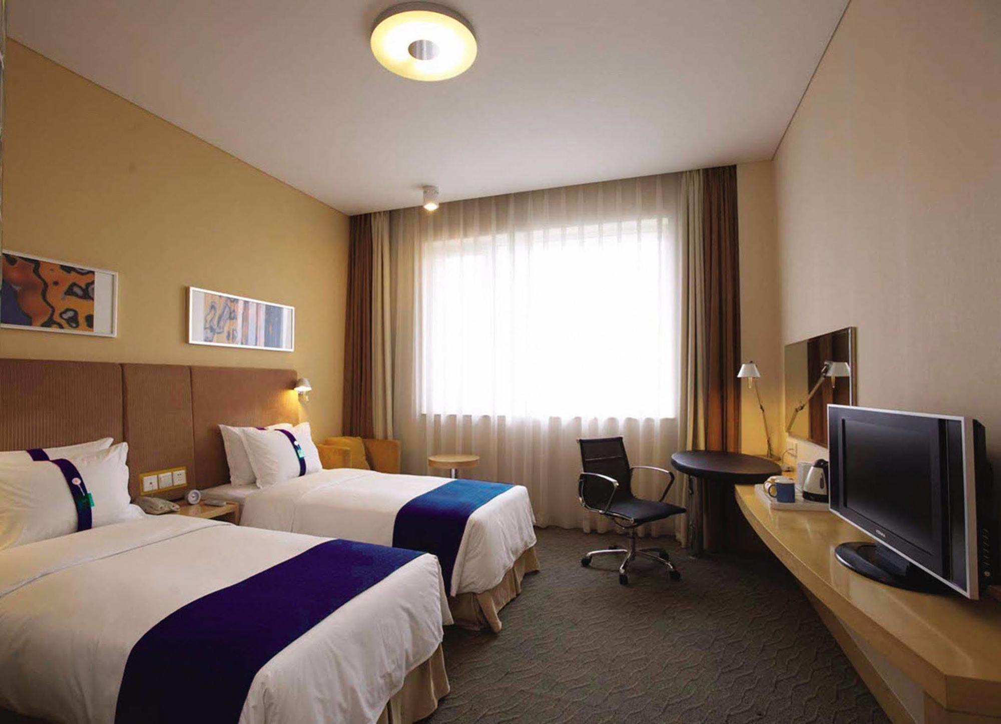 Holiday Inn Express Chengdu Huanhuaxi By Ihg-Near Jinsha Site Musem,Near Wuhou Temple Museum,Welcome Drinks,Free Gym,Free Self-Service Laundry เฉิงตู ภายนอก รูปภาพ